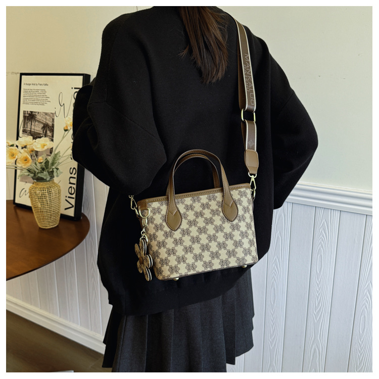 2025 New Women's Basket With Wide Strap, Popular Printed Fashion Large Capacity Shoulder Crossbody Bag_voghion.com