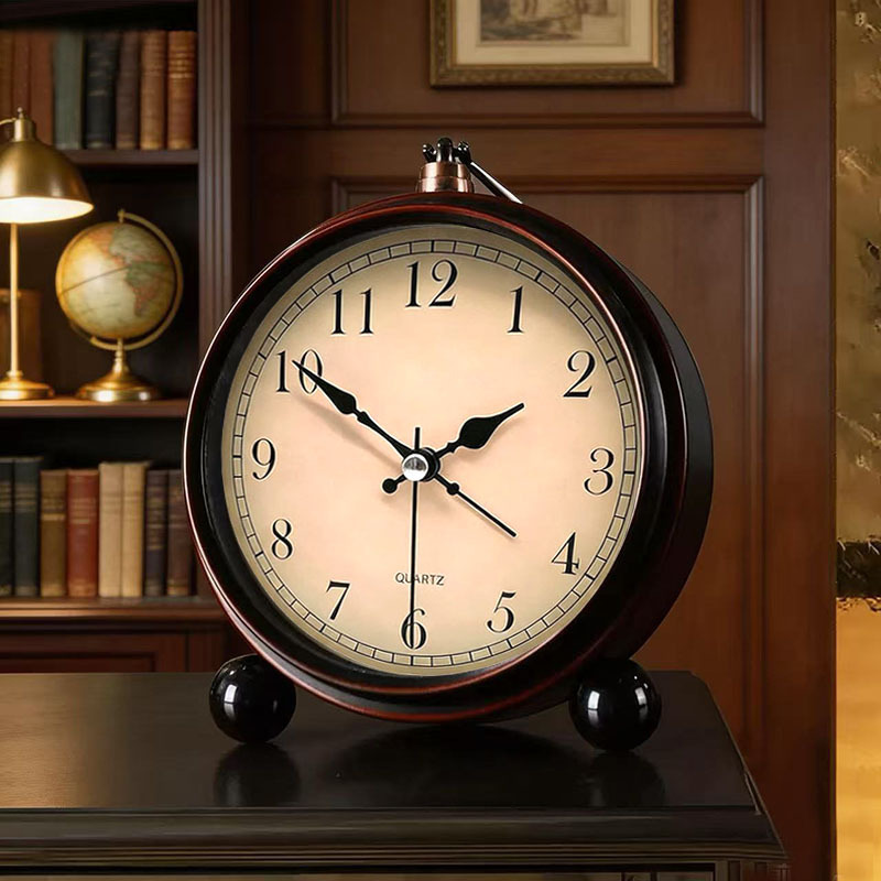 Light luxury style vintage small desk clock alarm clock, metal plated with copper, old-fashioned classic, suitable for students, bedside or desk decoration Light luxury style vintage small desk clock alarm clock, metal plated with copper, old-fashioned classic, suitable for students, bedside or desk decoration