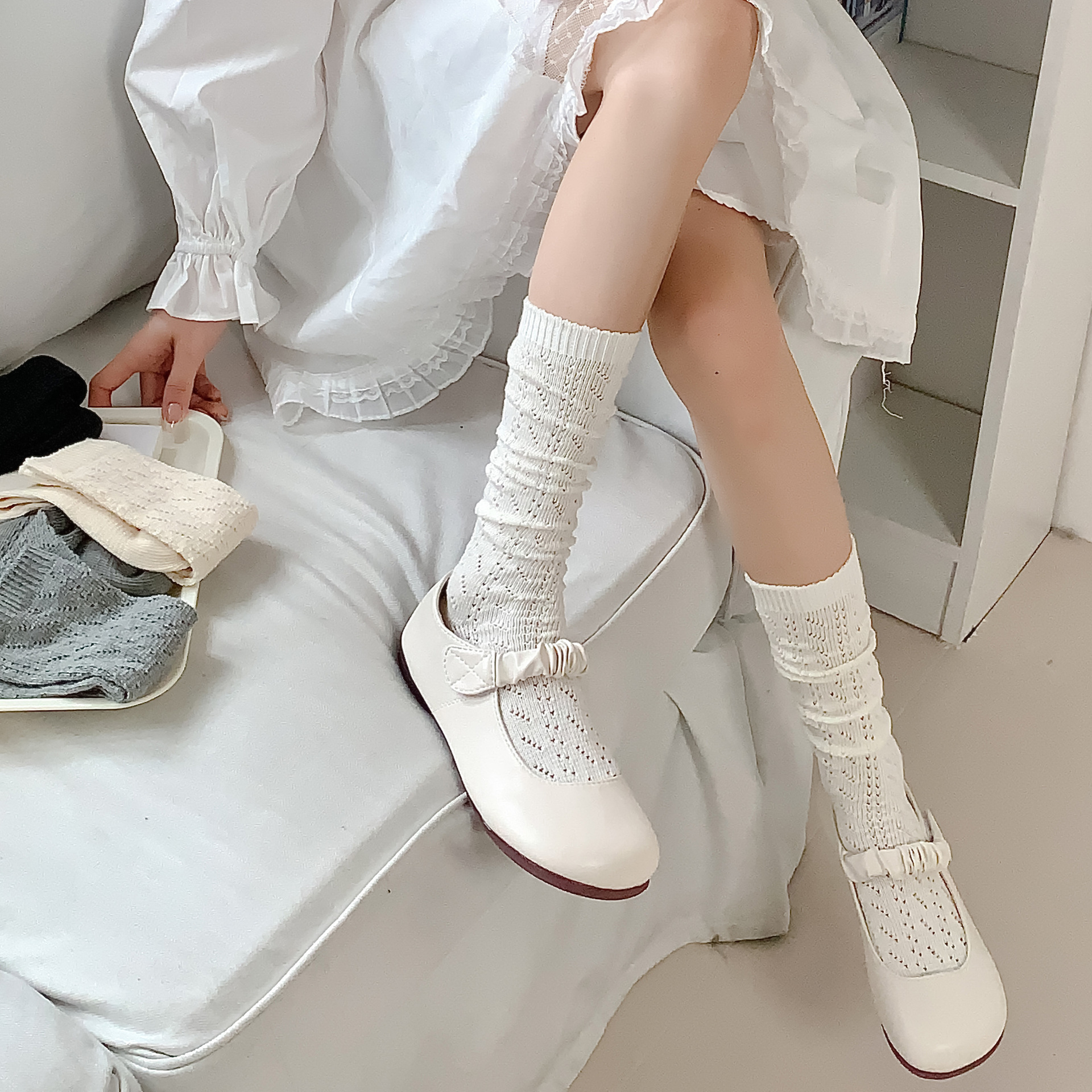 Solid color breathable thin white Japanese socks