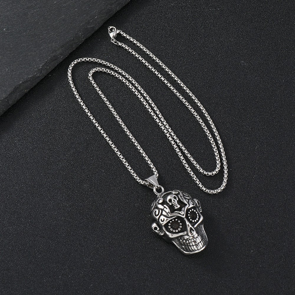 Europa y América de acero inoxidable hip hop joyería personalidad retro cabeza de león de los hombres de fundición de acero de titanio collar cráneo garra fantasma colgante