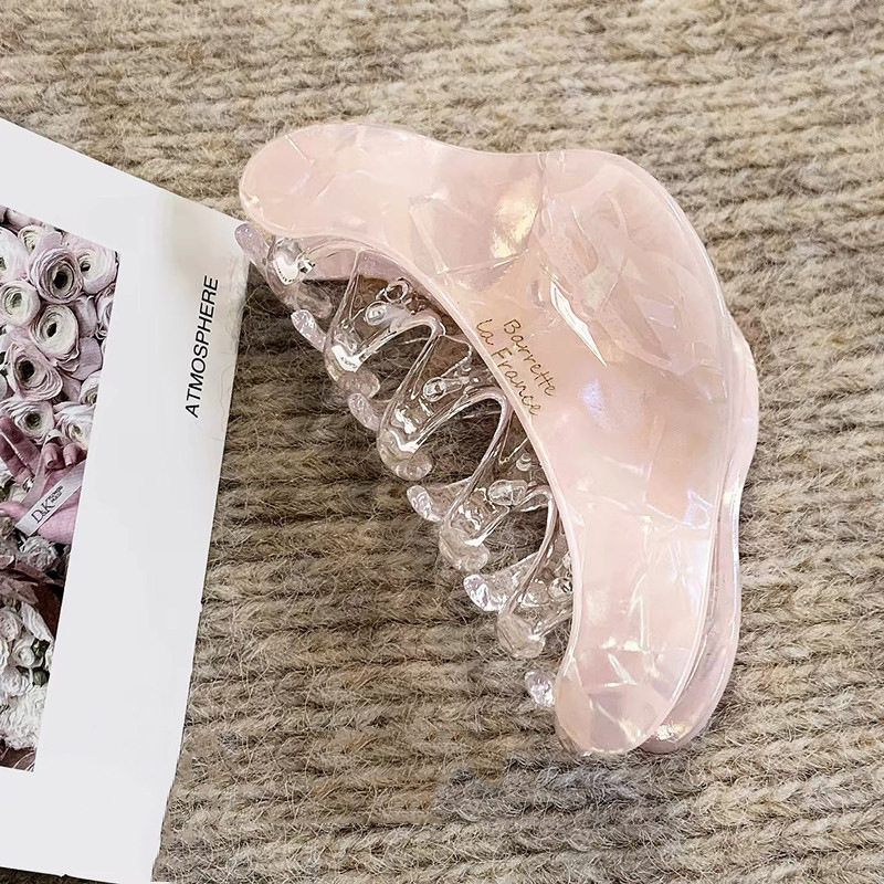 Unique and Beautiful Pink Triangular Hair Clip for Women, High-End Style, 2026 New Model, Medium Size, Half-Tied Hair, Back-Of-The-Head Shark Clip