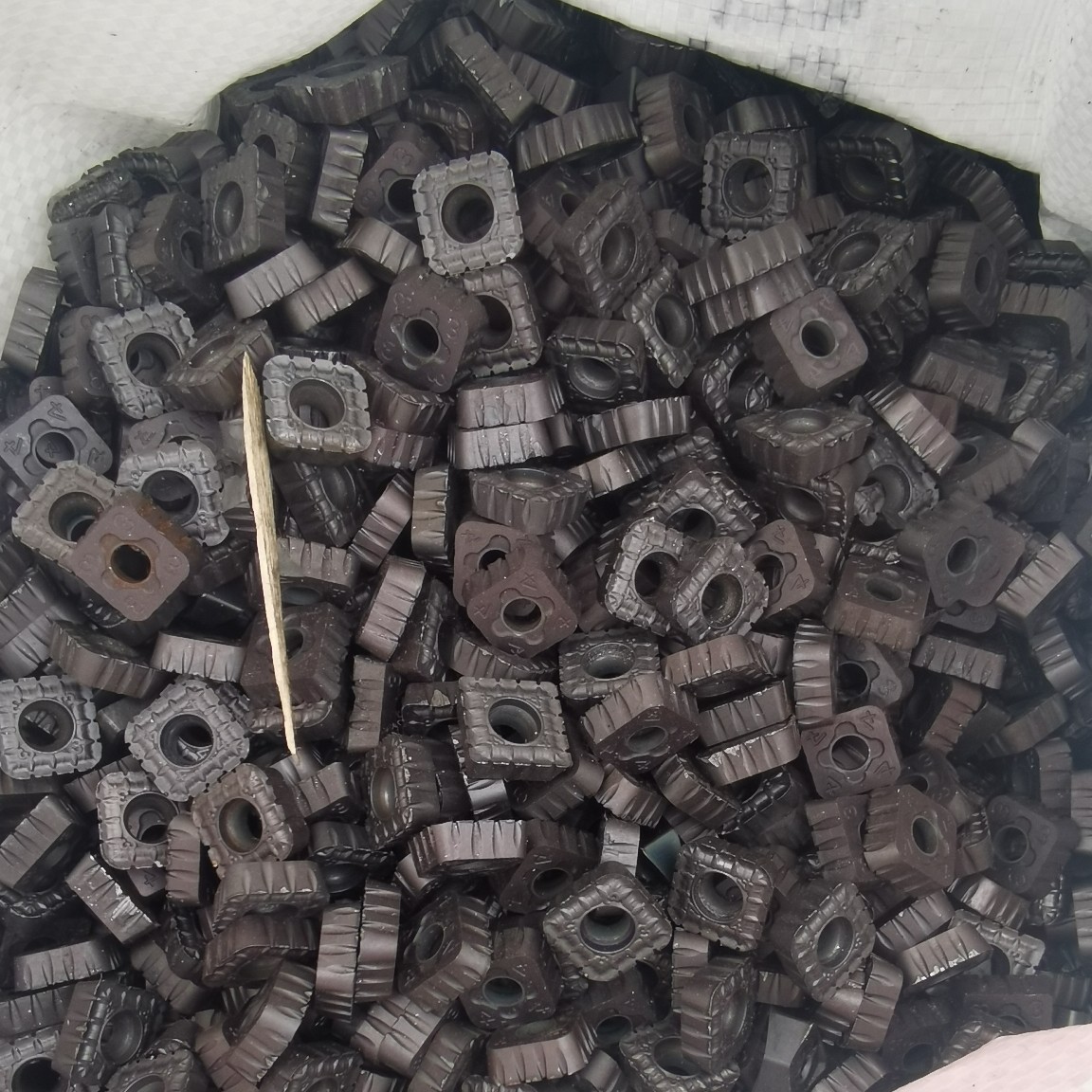 高价回收钨钢   铣刀  钻头  上门回收辊环