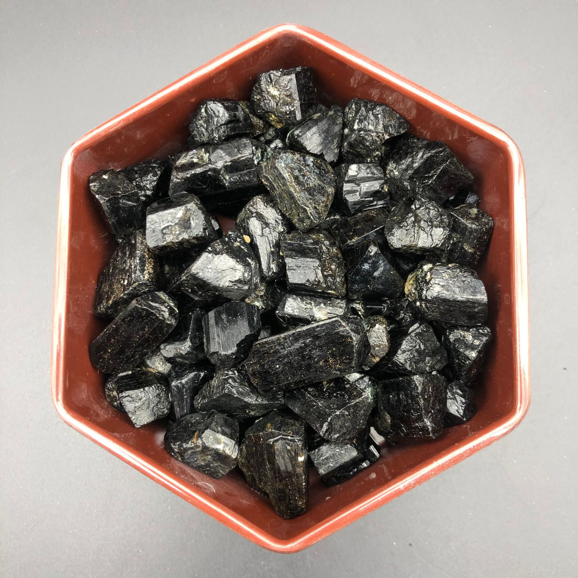 厂家供应电气石托玛琳原石颗粒柱状电气石块柱状黑色电气石