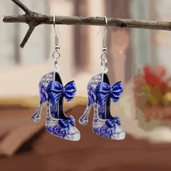 国境を越えて青花磁器の蝶ネクタイハイヒールのアクリルイヤリングのアイデア中国風レトロなイヤリング