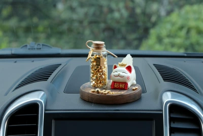 Lucky Cat Car Ornament: Car ornaments - yuanbao-wealth-accumulation-bottle-lucky-cat-model-b