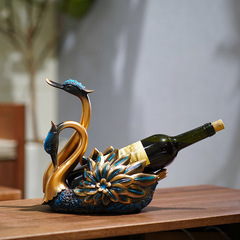 ヨーロッパ風の白鳥の置物のワイン棚の樹脂の工芸品の軽い豪華な客間の家庭の酒の棚の装飾品のアイデアの飾り物