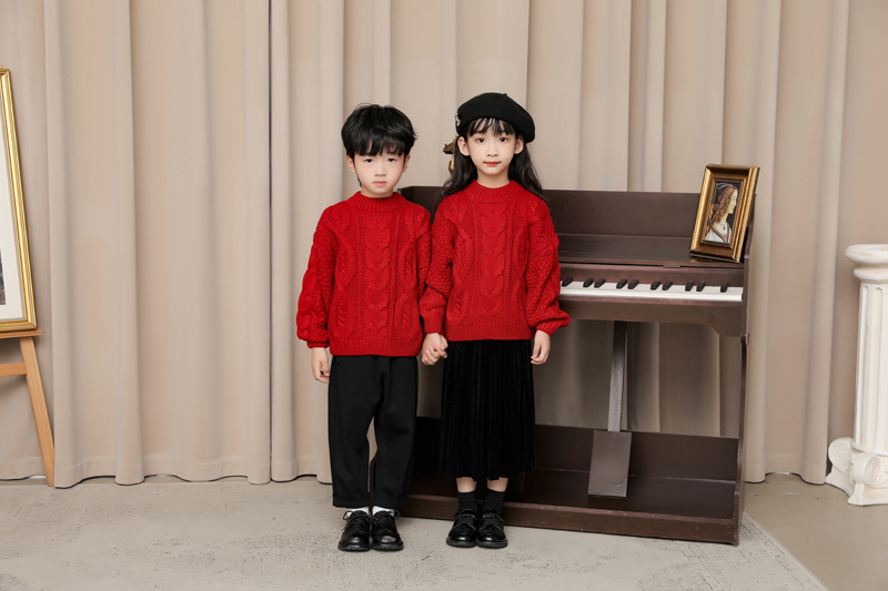 Family of three or four Family photo Parent-Child outfit Family-Child outfit Mother-child Parent-Child outfit Autumn and winter thickened twist sweater