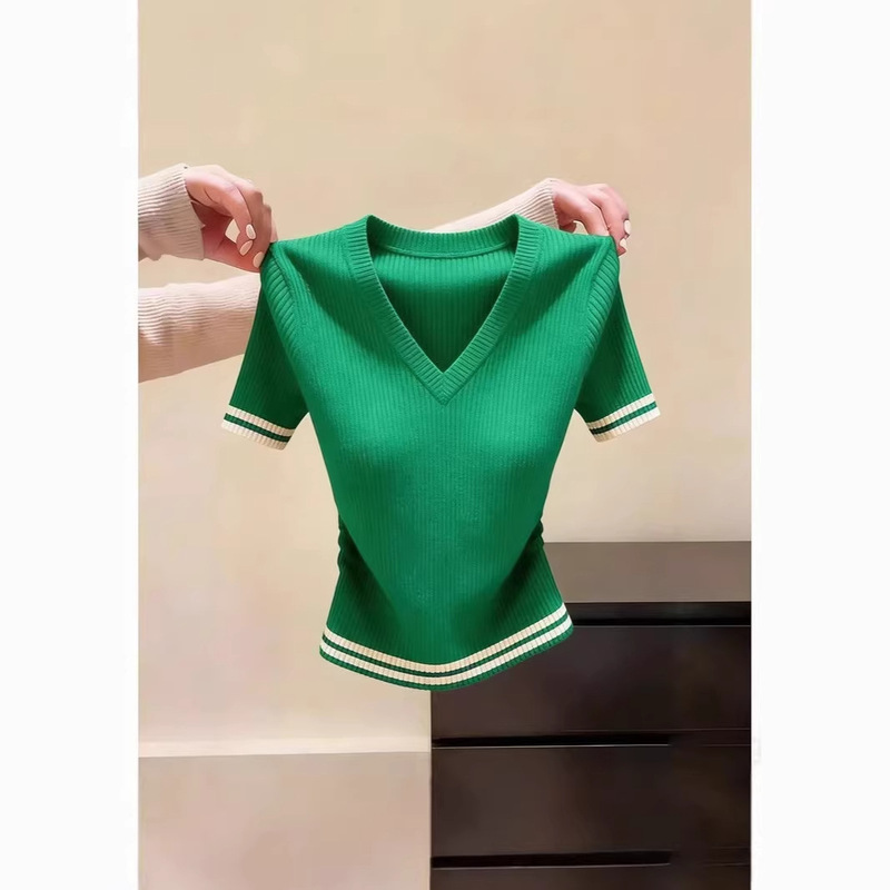 Trendy V-Neck Short-Sleeve Solid Color Knit Top for Plus-Size Women, Summer New Style, Super Stylish, Slimming, Fashionable Top