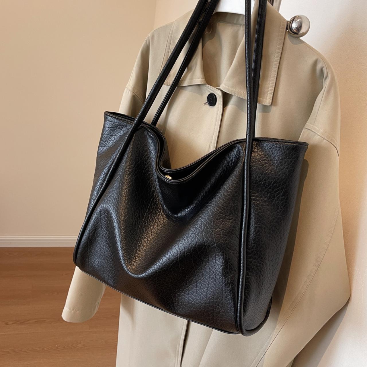 Premium texture versatile women's bag 2023 new fashionable large-capacity commuter bag tote bag_voghion.com