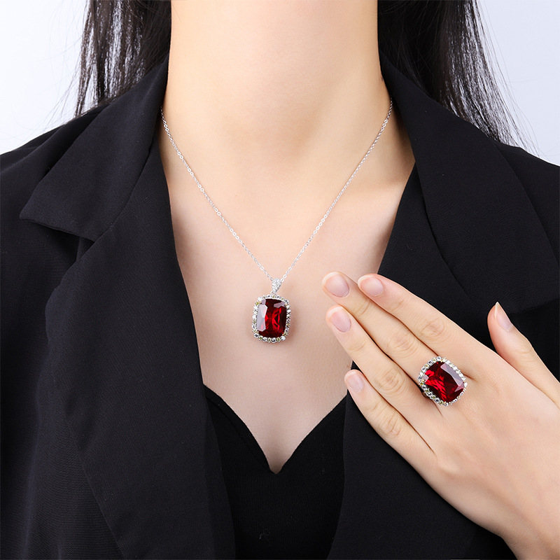 Zhuang Sheng joyería S925 plata simulación tesoro de color rojo Esmeralda corindón grasa temperamento cuadrado luz lujo traje 15*20