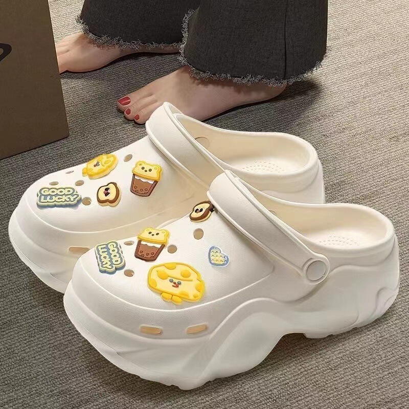 Cute Cartoon Clogs 2024 Summer Closed-Toe Shoes for Outdoor Wear, Lightweight and Comfortable Eva Women's Slippers Sandals