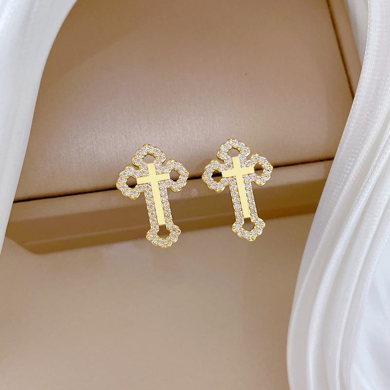 Gorgeous Diamond Cross Necklace For Women Versatile Titanium Chain_voghion.com