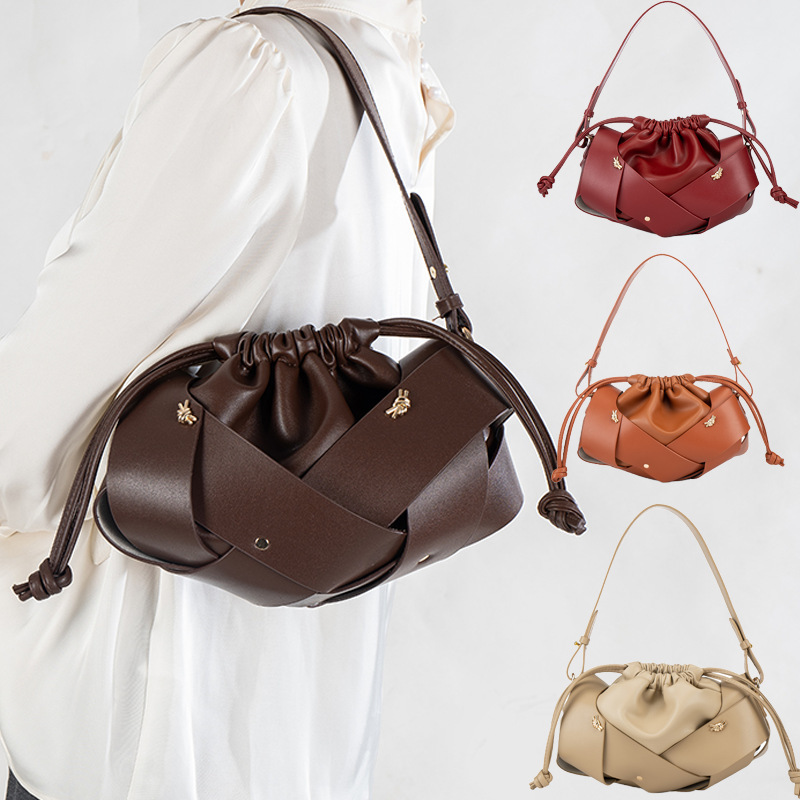 2026 New Spring and Summer Fashion Woven Bag with Rivets and Drawstring, Crossbody Shoulder Bag for Women, Direct from the Manufacturer, in Stock Wholesale