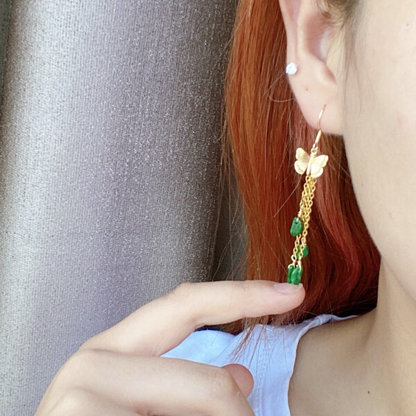Fashionable long elegant emerald earrings jade