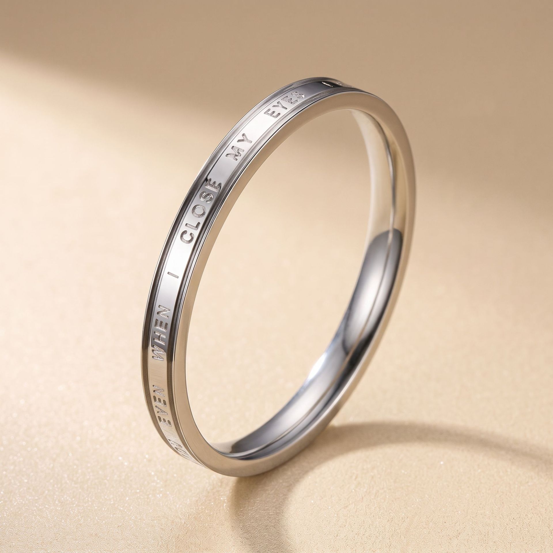Anillo de acero inoxidable, nicho femenino, lujo ligero de alta gama, sin decoloración, oro rosa, diseño de gypsophila, joyería femenina