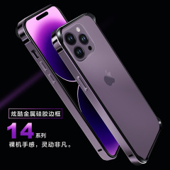 Iphone15promax金属フレーム保護カバーリンゴ14シリコンゴムと金属フレームの転倒防止保護ケースを適用します