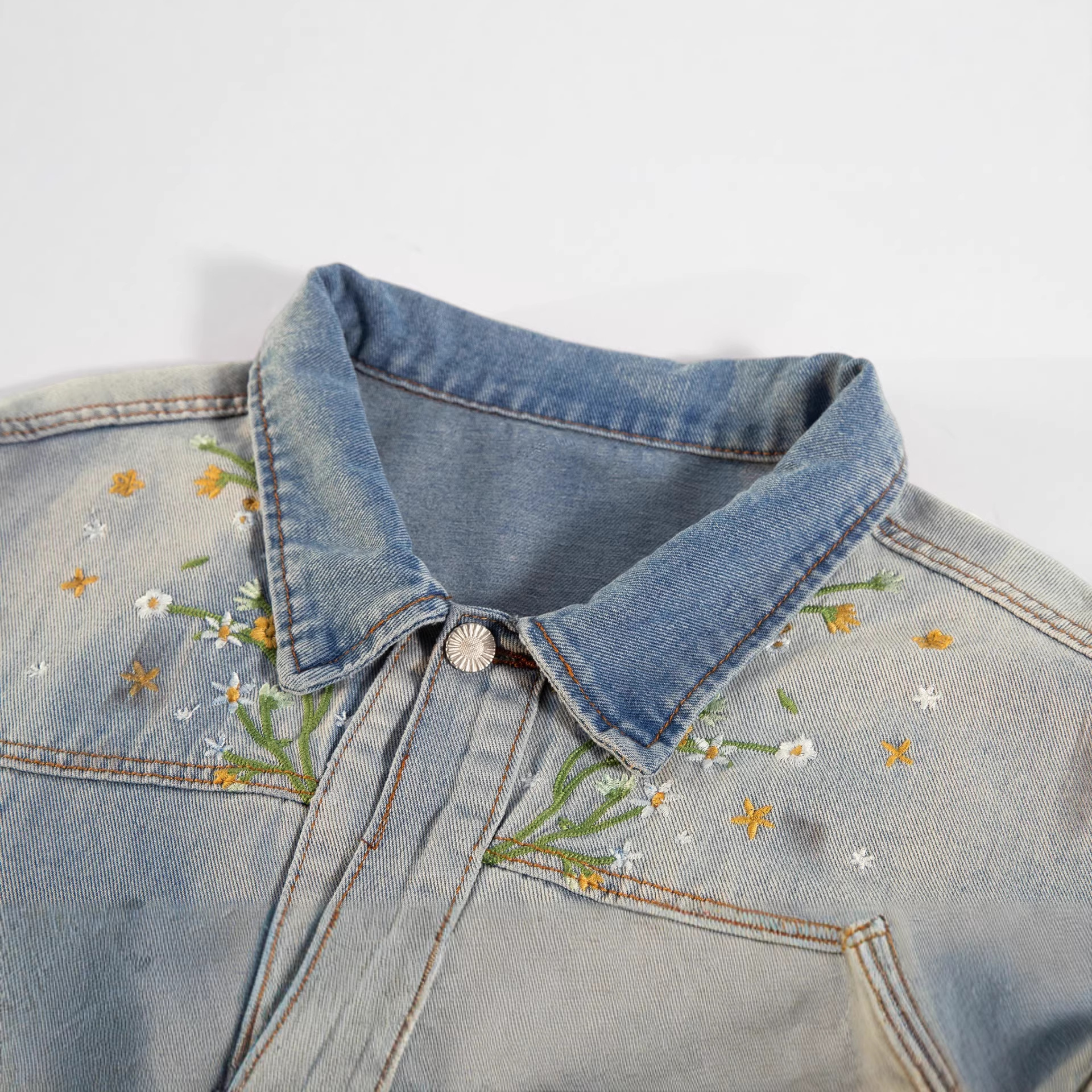 Gradually Dyeing Flower Embroidery Denim Jacket Unisex Trend_voghion.com