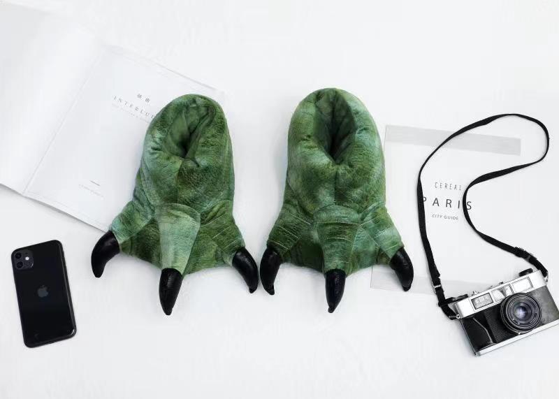 2023 Otoño e Invierno nuevos zapatos de garra de dibujos animados de terciopelo súper suave engrosada cómoda felpa de algodón zapatillas de gran tamaño zapatos