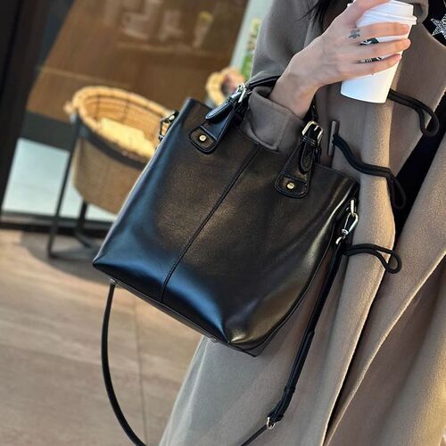 Bucket Bag Women's Large Capacity Bag New  Autumn Tote Bag Hand-held Shoulder Bag Genuine Leather Women's Bag Commuting Bag