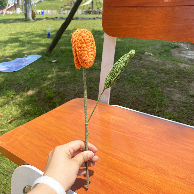 完成した手織りバラ、スズラン、ヒマワリ、造花、ウールニットブーケ、花飾り、ギフト|undefined