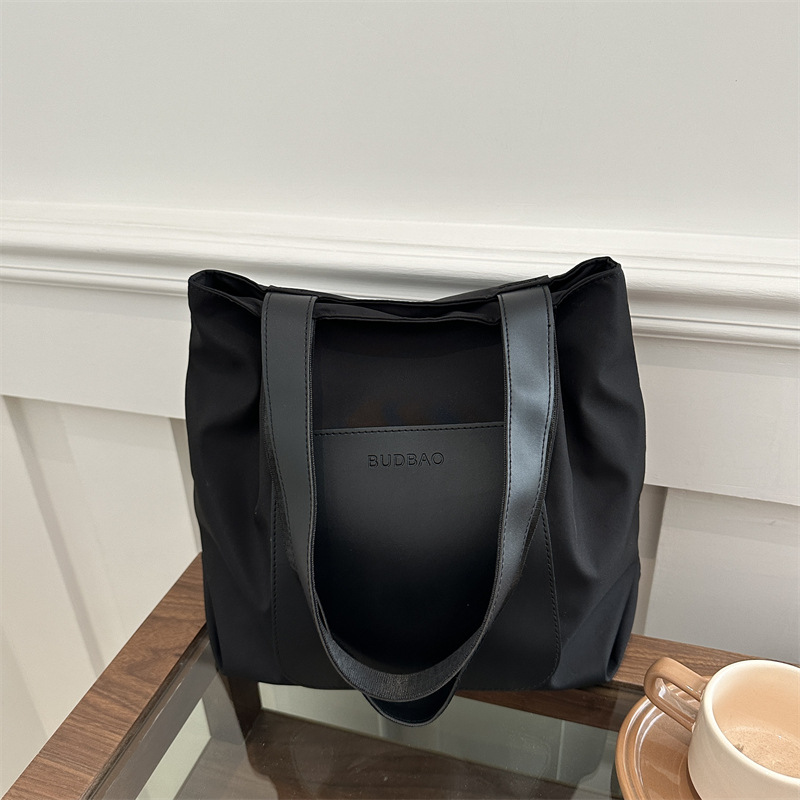 Bolso de mano simple 2024 invierno nuevo bolso de ocio versátil ains este año, bolso de hombro coreano para mujeres