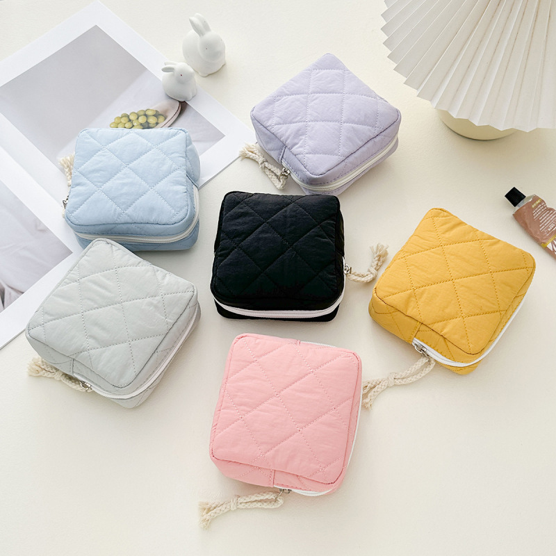 Quilted Nylon Waterproof Cosmetic Bag, Portable Toiletry Bag, Lipstick Bag, Multifunctional Sanitary Napkin Storage Bag
