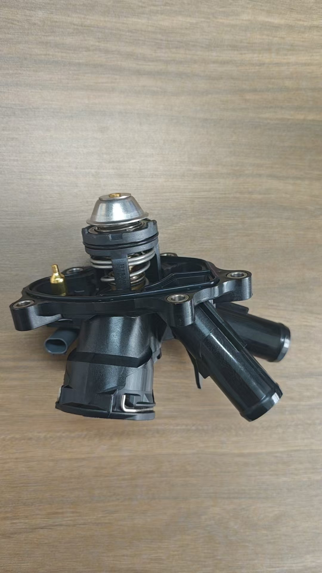 2712000315 2712000215 Suitable for Mercedes-Benz C-Class and E-Class Thermostats