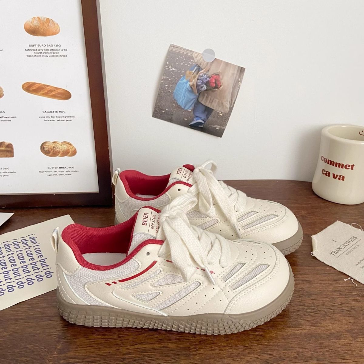 2024 nuevos estudiantes de verano muffin fondo de moda europea estación transpirable zapatos blancos para mujeres zapatos de skate delgados de malla universal