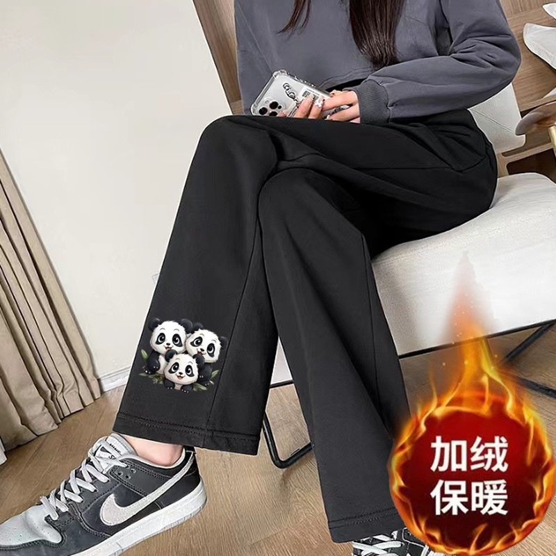 팬더 세 마리 스트레이트 블랙 팬츠와 벨벳