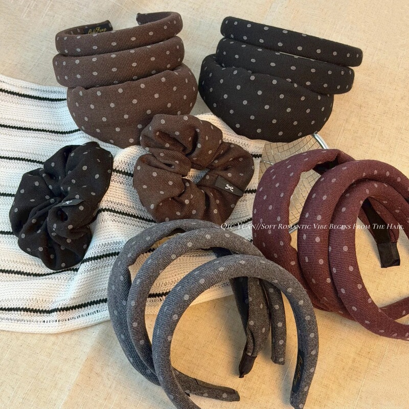 Autumn and winter retro polka dot wide-brimmed headband, elegant and simple, makes the face look smaller, popular internet celebrity style hair accessory, large intestine hair tie Autumn and winter retro polka dot wide-brimmed headband, elegant and simple, makes the face look smaller, popular internet celebrity style hair accessory, large intestine hair tie