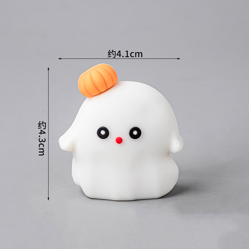 부드러운 고무 작은 호박 모자 서 있는 유령
