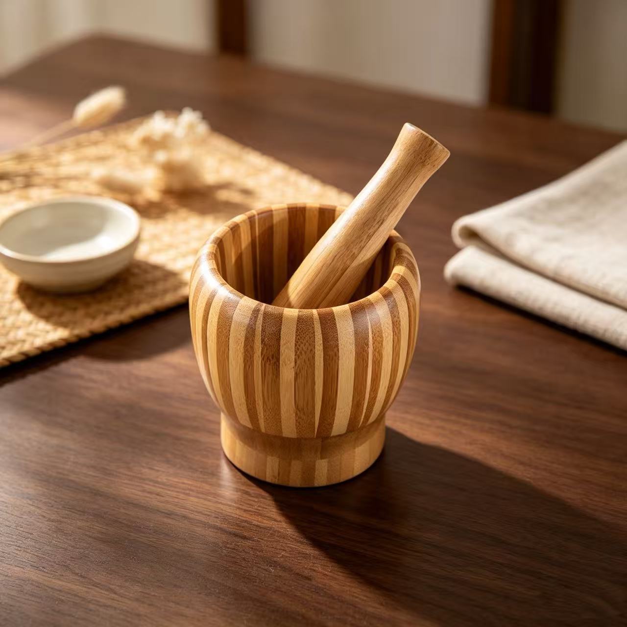 Fabricantes al por mayor cocina de ajo manuales pulverizador de ajo doméstico de madera sólida prensa de ajo moledor de ajo creativo de ajo pulverizador