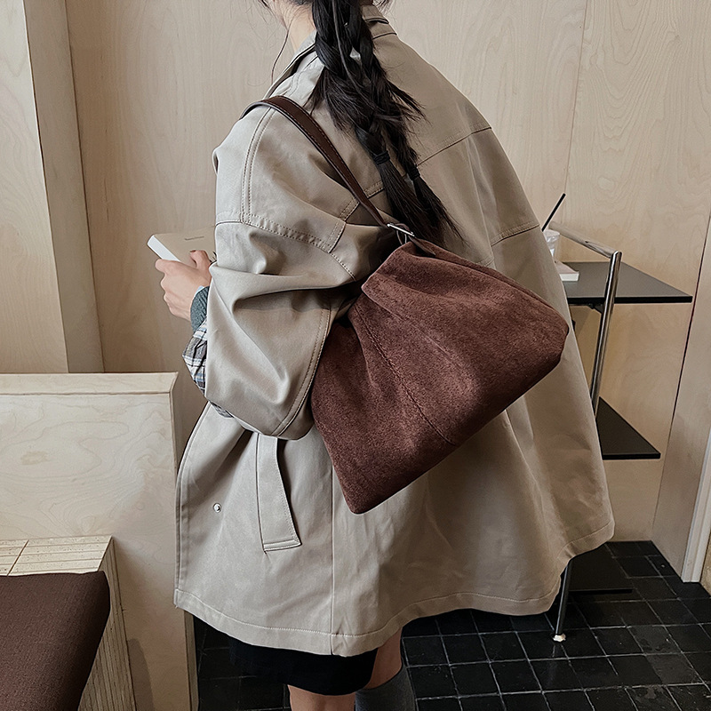 Cross-Border Suede Handbag 2025 New Commuter Fashion Versatile Niche Large Capacity Retro Shoulder Crossbody Bag