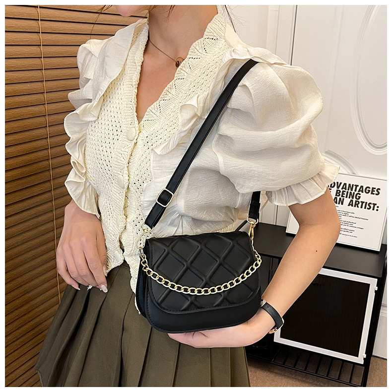 2022 New Fashion Solid Color Rhombus Plaid Crossbody Small Square Bag display picture 2