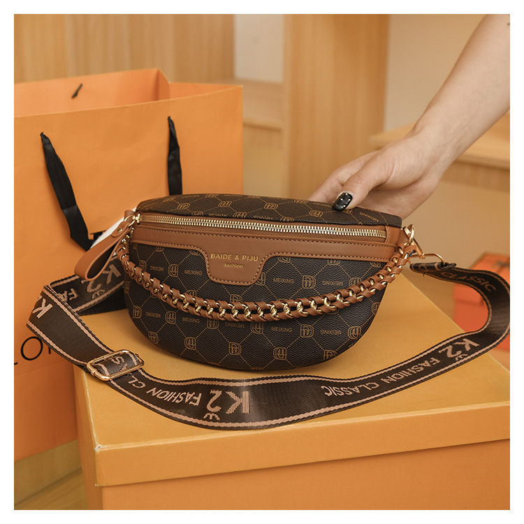 Borsello donna a tracolla alla moda con tracolla larga_voghion.com
