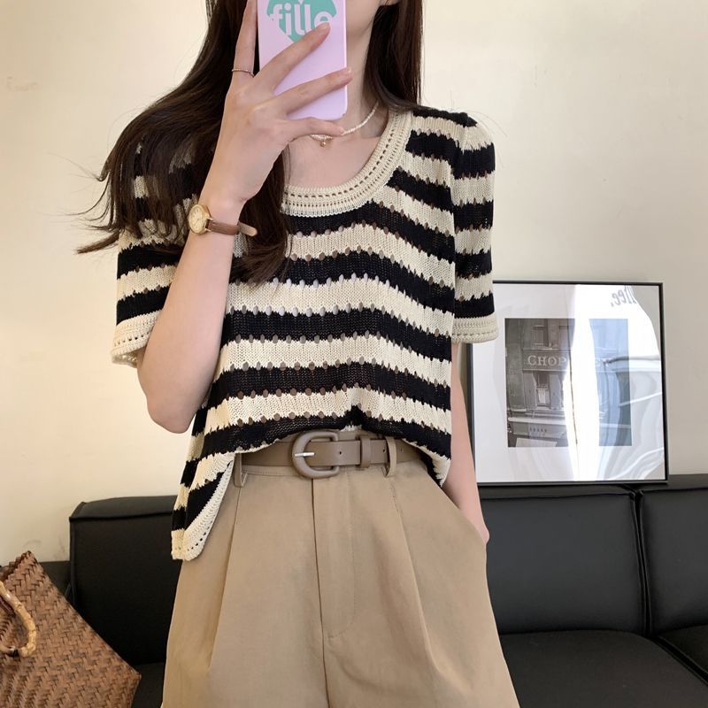 Retro summer design knitted short T-shirt with a round collar