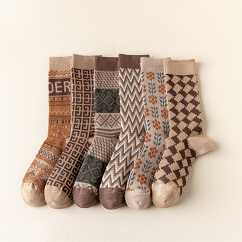 Double-needle, two-way trend, fashionable new women's pile socks, medium length, thickened khaki color wave pattern_voghion.com