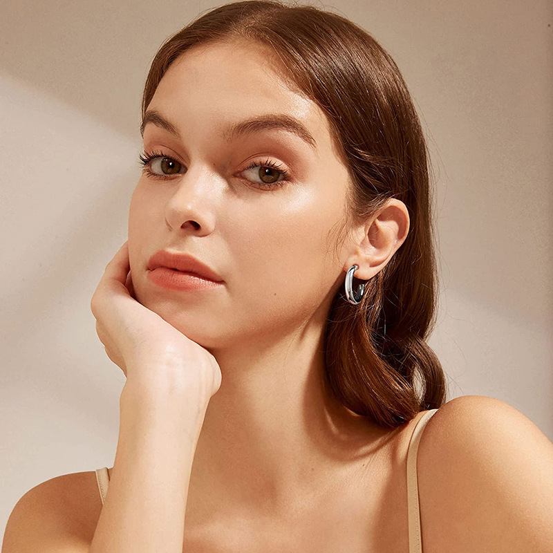 Orecchini a cerchio con zirconi multicolore e cristalli per donna_voghion.com