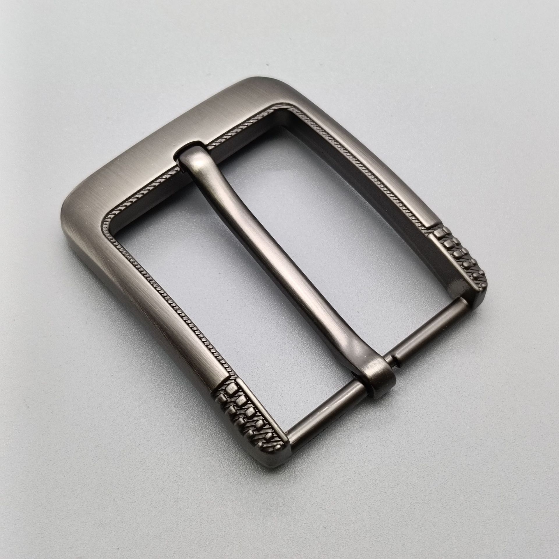 Comercio exterior al por mayor cinturón de aleación para hombres de alta gama hebilla 4.0 cinturón hebilla tipo aguja pistola de cuero dibujo negro