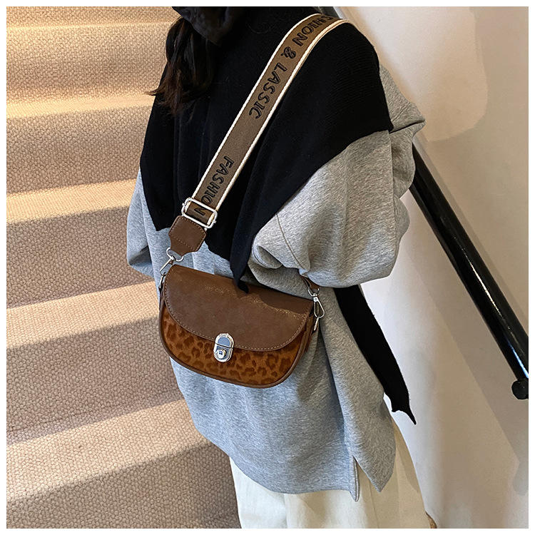 Niche Premium Feeling Crossbody Leopard Satteltasche Damen Neue Retro Mode Schultertasche_voghion.com