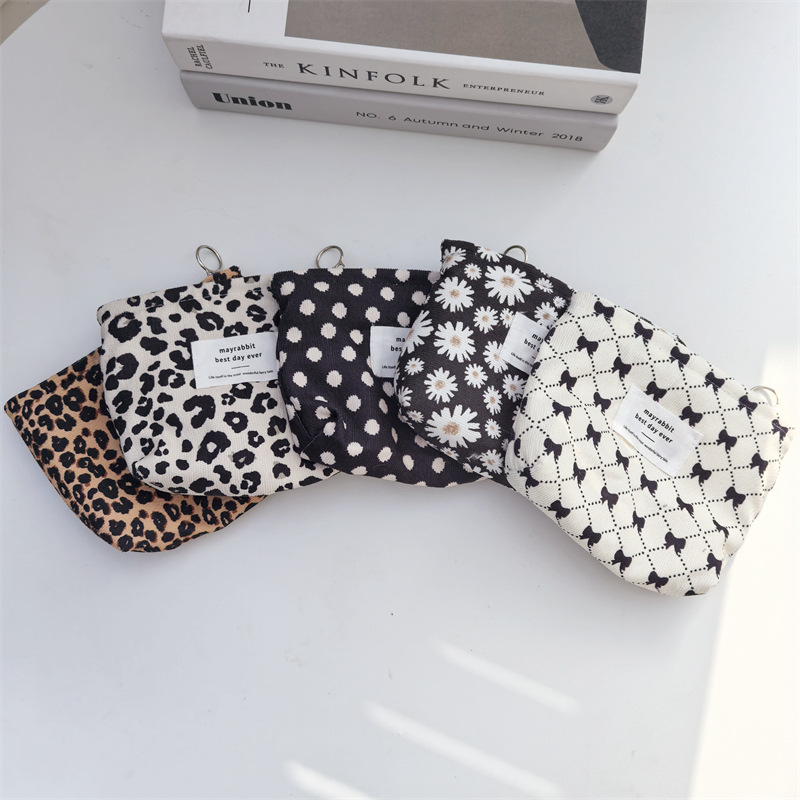 60g Weight Canvas Lining Material Zipper Closure Type / Strap Type Cosmetic Bag Bags Type Daily, Street, Shopping Occasion Corduroy Material Leopard Pattern All Seasons Season Women's Gender Elegant, Streetwear Style Square Shape Small Size Elegant Streetwear Leopard Corduroy Square Makeup Bags 8