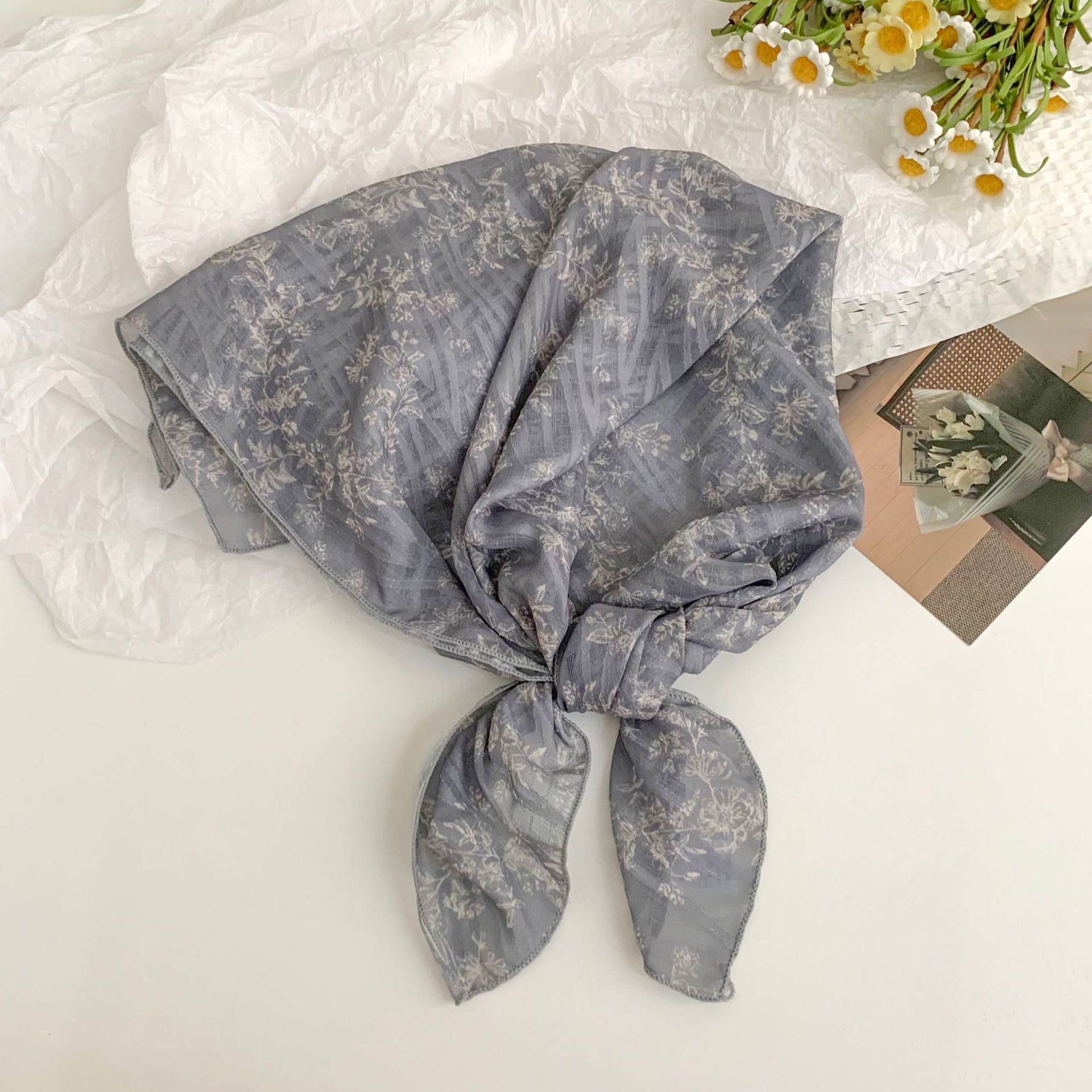 Bufanda de seda, bufanda cuadrada pequeña, sentido de alta gama, sentido de la atmósfera de todo fósforo coreano, pañuelo fino de primavera y verano, accesorios para el cabello pastoral femenino de verano