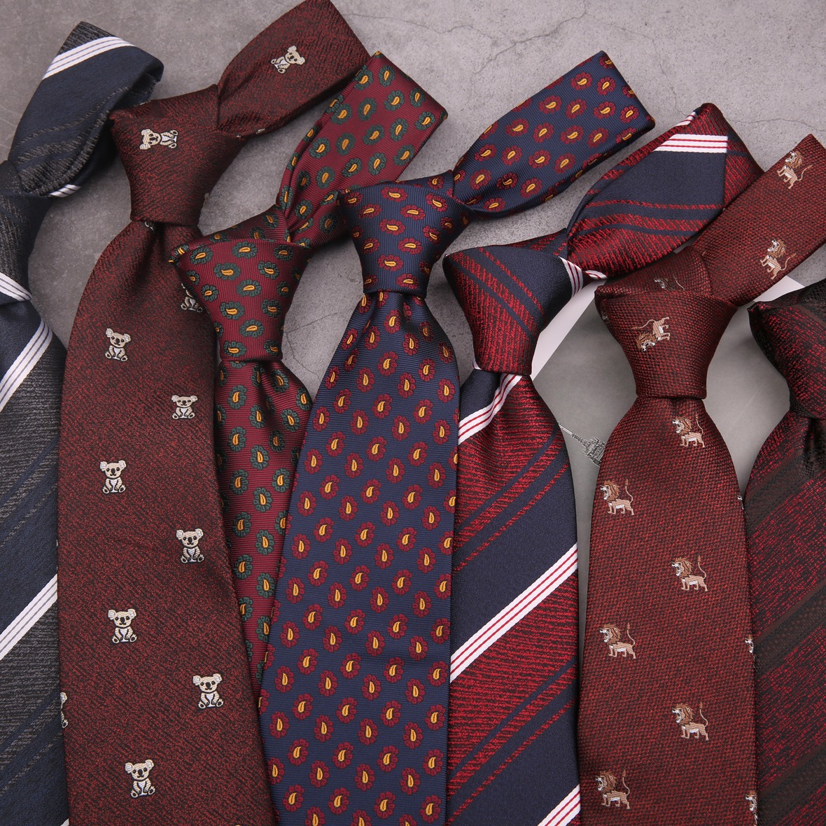 Ropa formal de los hombres de la boda del novio de los hombres de negocios Azul Rojo mano anudada traje de rayas patrón animal corbata