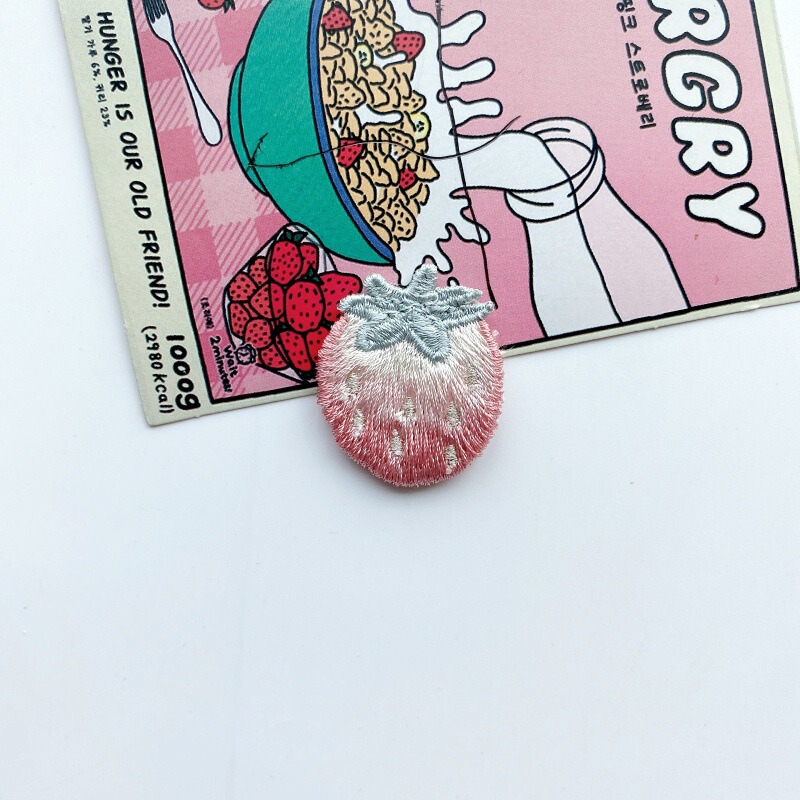 イチゴ刺繍布アップリケ子供のヘアアクセサリー diy ジュエリーアクセサリー材料セーター靴帽子靴下衣類アクセサリー|undefined