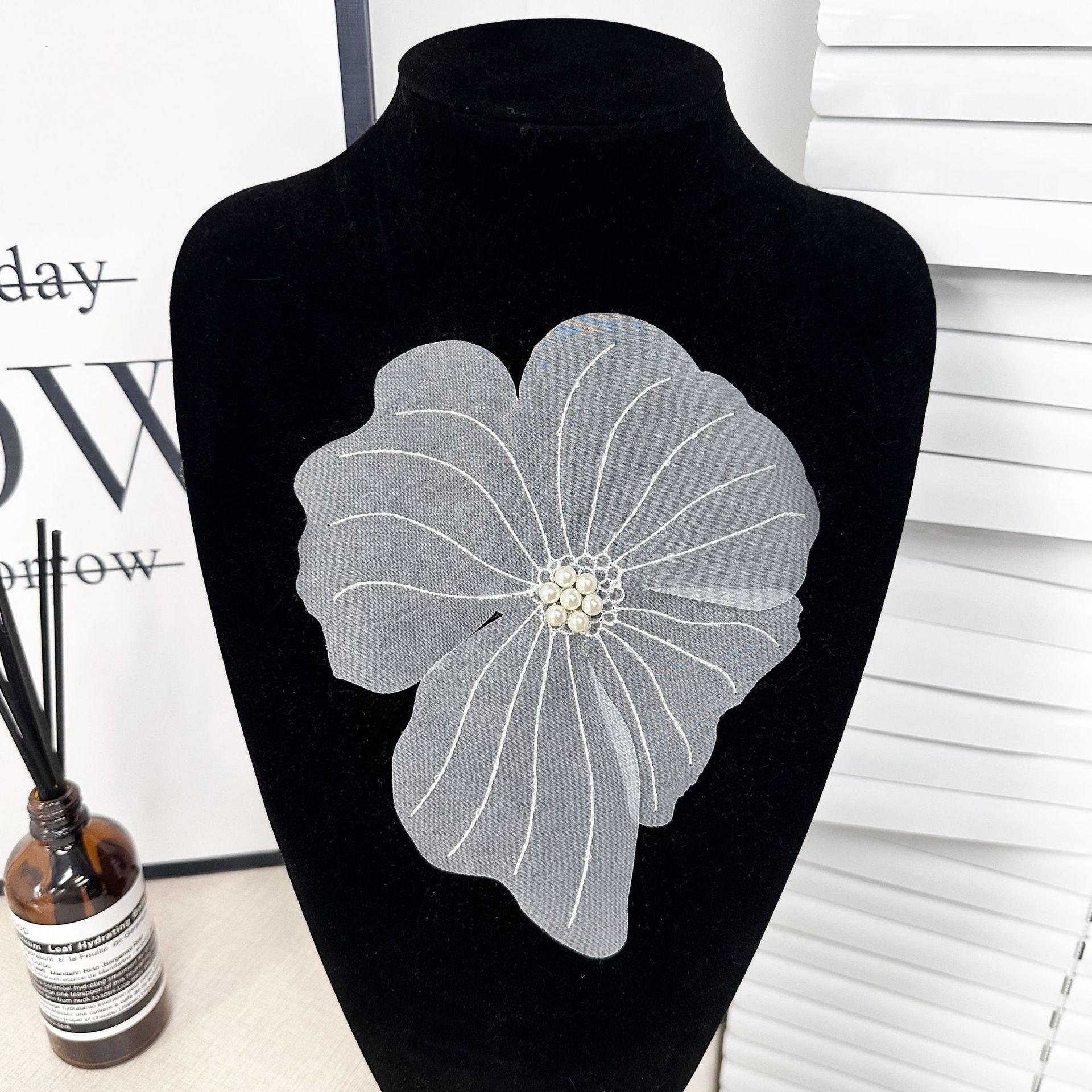 Computer bordado cuentas pegatinas cuentas pegatinas cuellos de encaje decoración de collar tela de malla doble superpuesta ropa pegatinas de tela de pecho