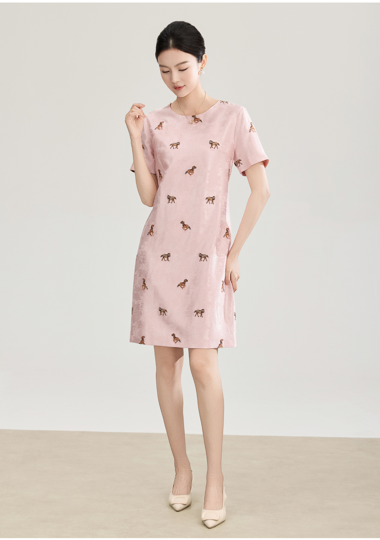 Đầm maxi nữ tay ngắn thêu hoa văn jacquard, chất liệu linen phối ren — màu hồng chi tiết 4