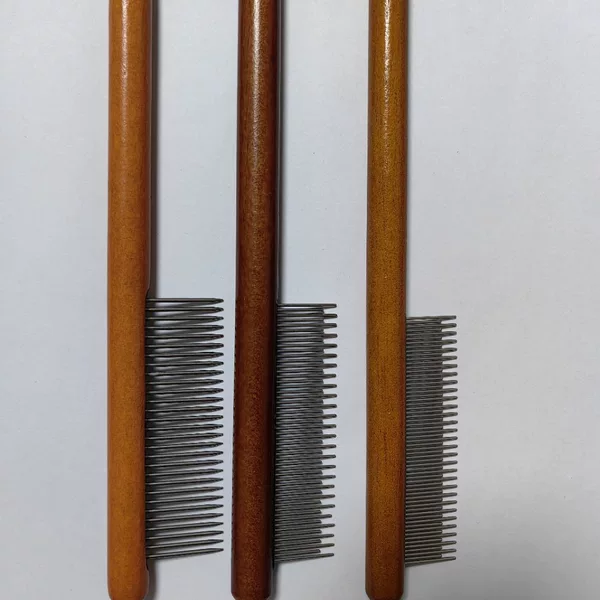 Long-Haired Cat Comb with Wooden Handle and Steel Teeth, Specifically for Pets