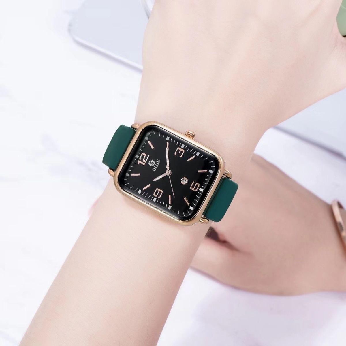 2025 New Women's Watch Women's Light Luxury Fashion Versatile Waterproof Temperament Women's Quartz Watch Women's Watch