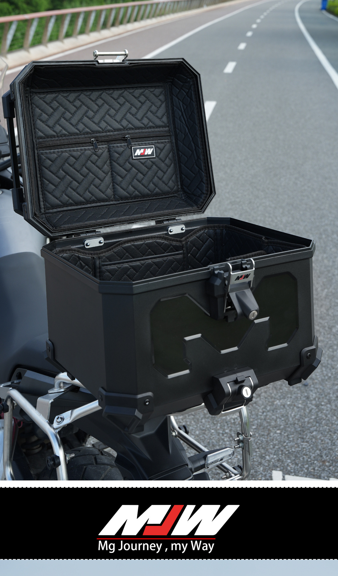 New Model Bm Lock 45L Motorcycle Abs Plastic Tail Box Large Trunk Quick-Release Motorcycle Tail Box Ninebot