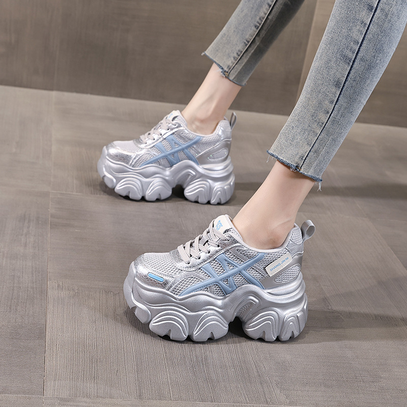 Giày sneaker nữ đế dày lưới thoáng khí phong cách bánh xốp — Màu be